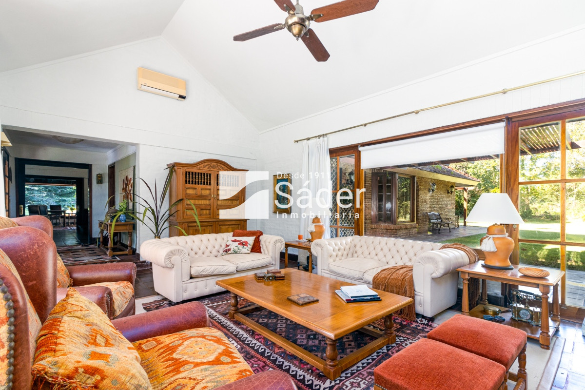 Casa ID.2888 - Casa en venta Lugano 5 dormitorios 