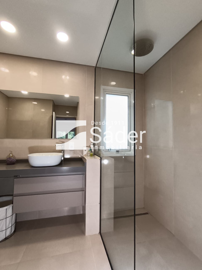 Casa ID.4973 - Excelente casa en Pinares. 3 suites, piscina y parrillero 