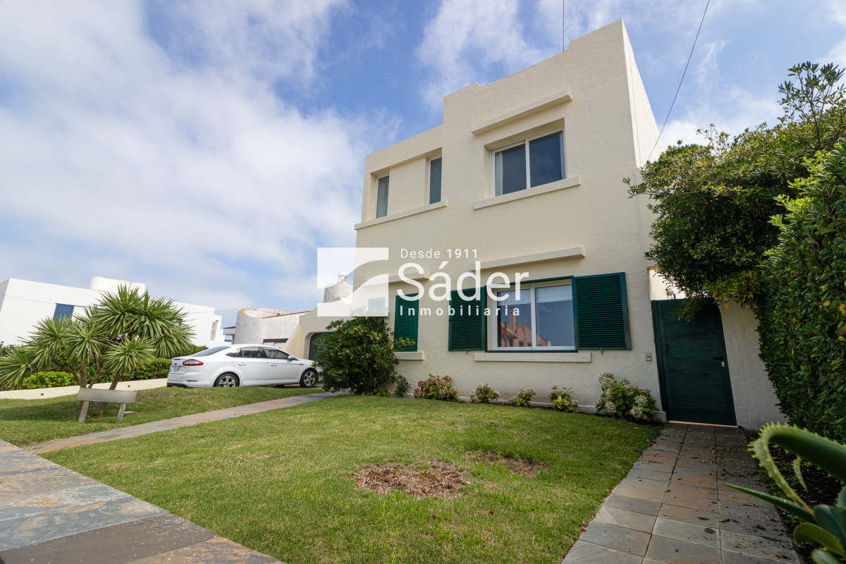 Casa ID.827 - Casa en venta y alquiler Peninsula 4 dormitorios