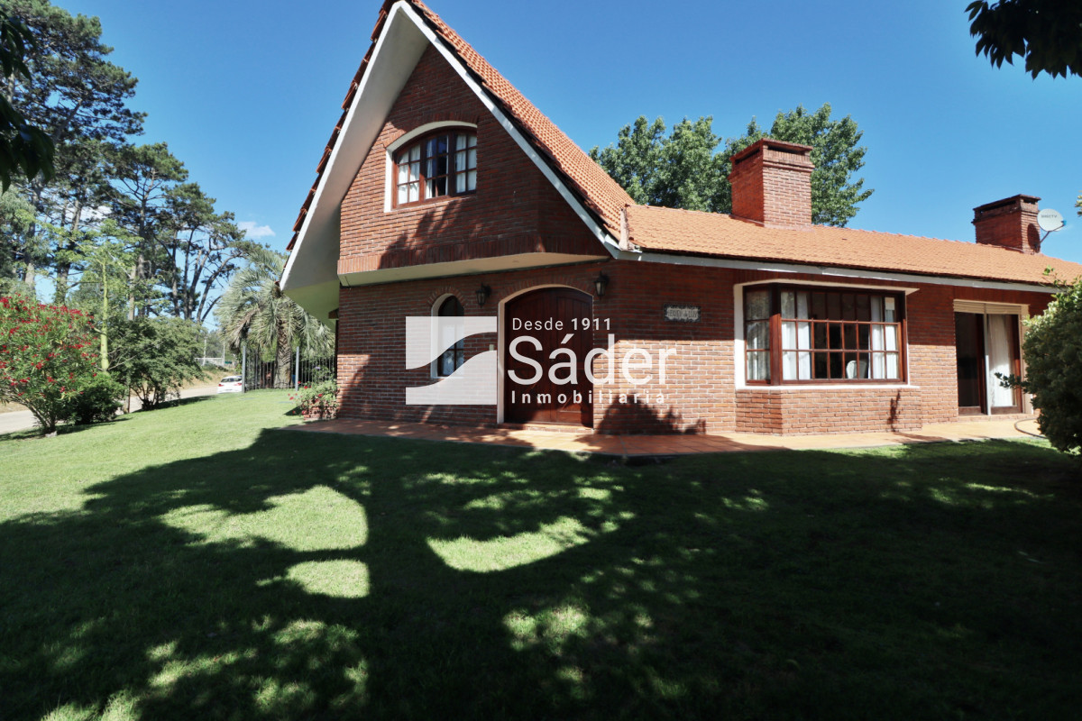 Casa ID.4624 - Hermoso Chalet en venta barrio Marly excelente entorno