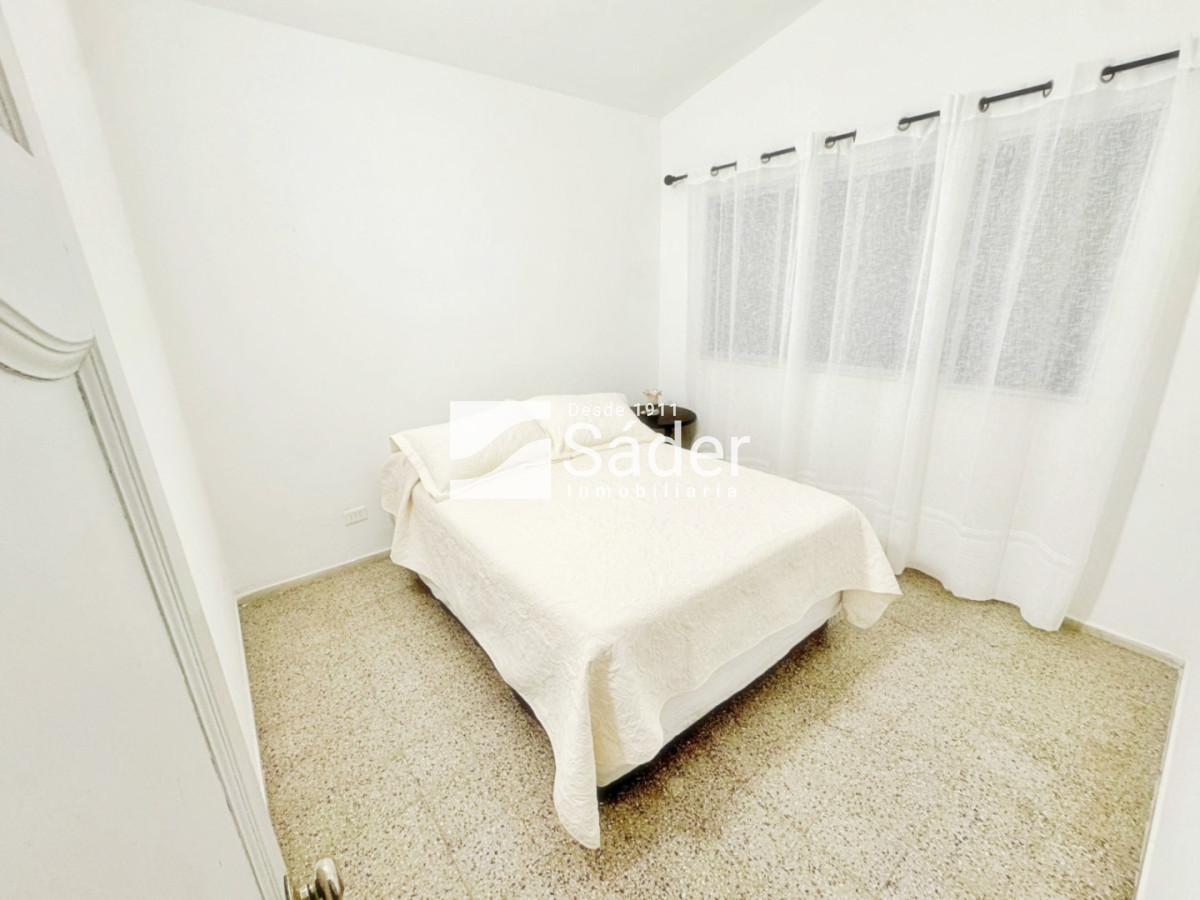 Casa ID.3730 - Alquiler Casa en Pinares 3 dormitorios y servicio. Parada 32