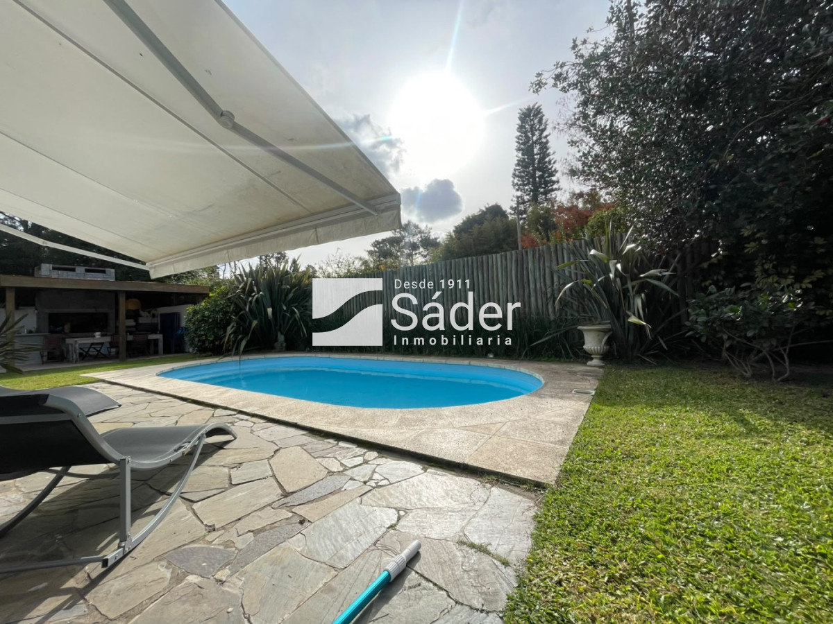 Casa ID.4973 - Excelente casa en Pinares. 3 suites, piscina y parrillero 