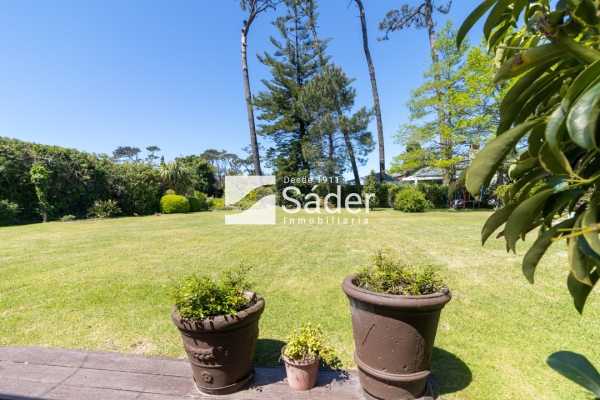 Casa ID.759 - Casa en venta y alquiler Playa Mansa 5 dormitorios