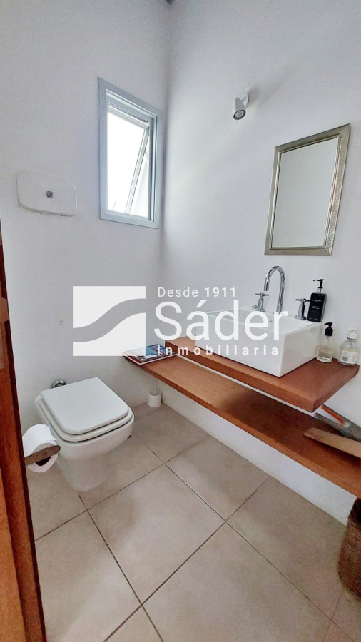 Casa ID.4437 - Casa moderna en Rincón del indio, con Piscina. 4 dorm. 