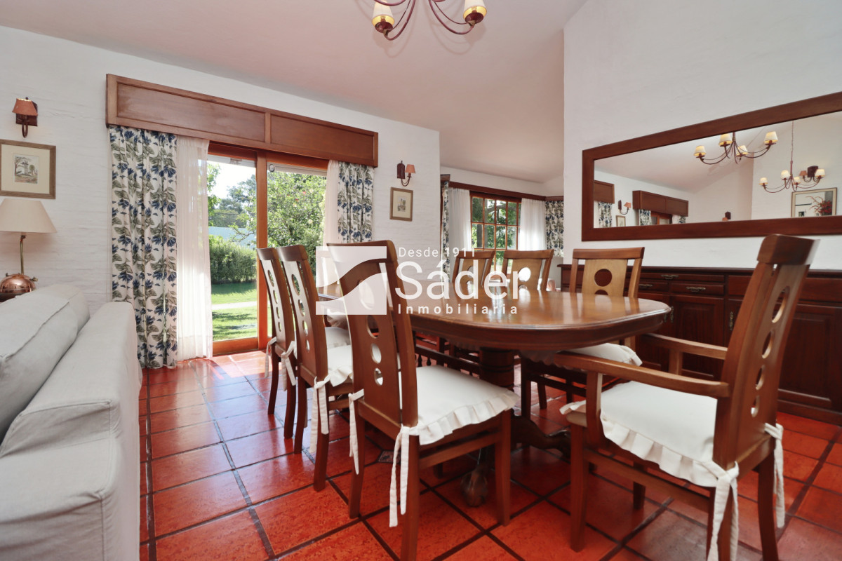 Casa ID.4624 - Hermoso Chalet en venta barrio Marly excelente entorno