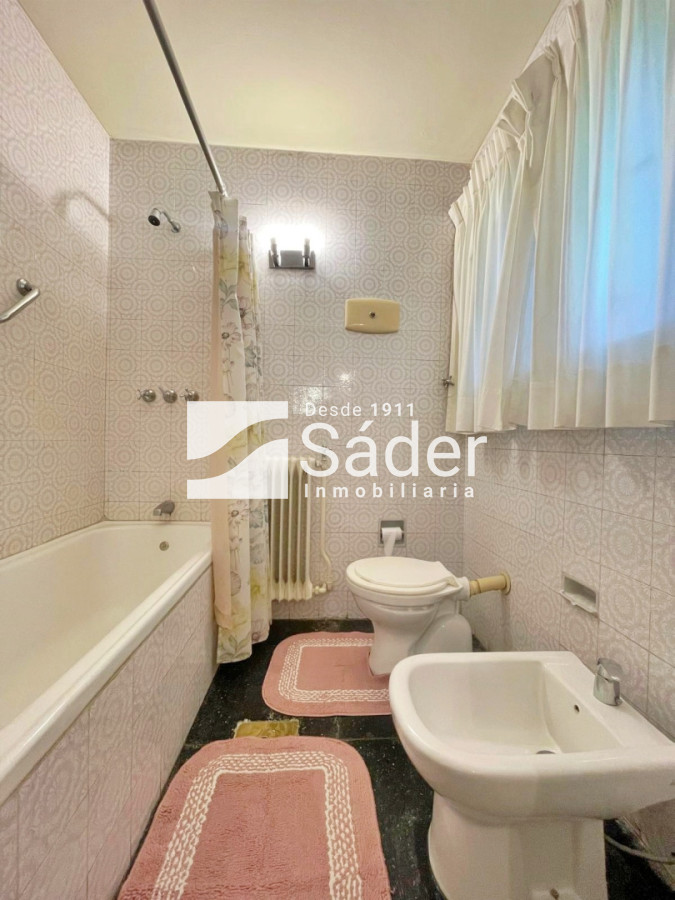 Casa ID.4517 - Espectacular casa en venta en Playa Mansa estilo clásico buena categoría