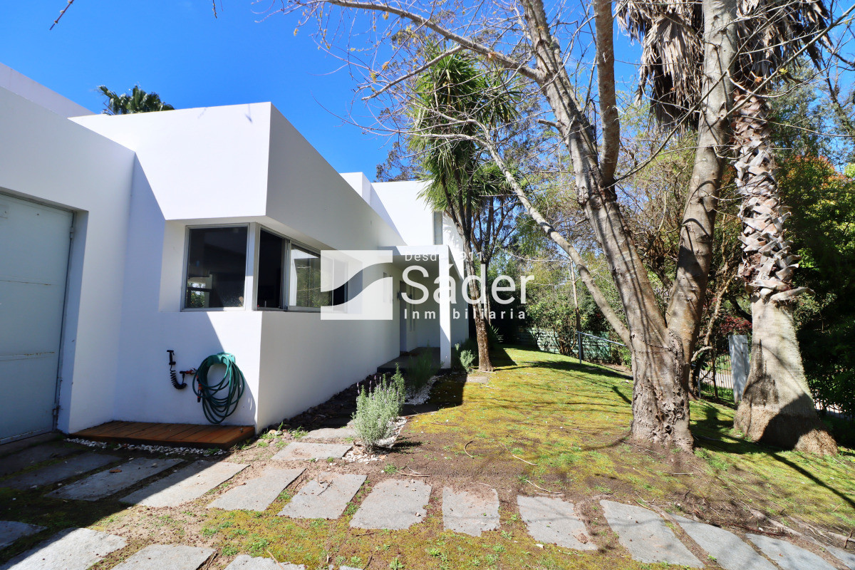 Casa ID.4437 - Casa moderna en Rincón del indio, con Piscina. 4 dorm. 