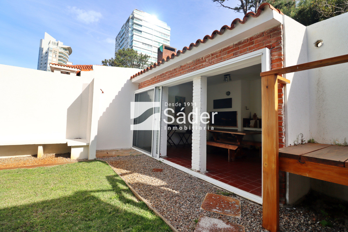 Casa ID.4330 - Casa en playa mansa. 4 dorm. 