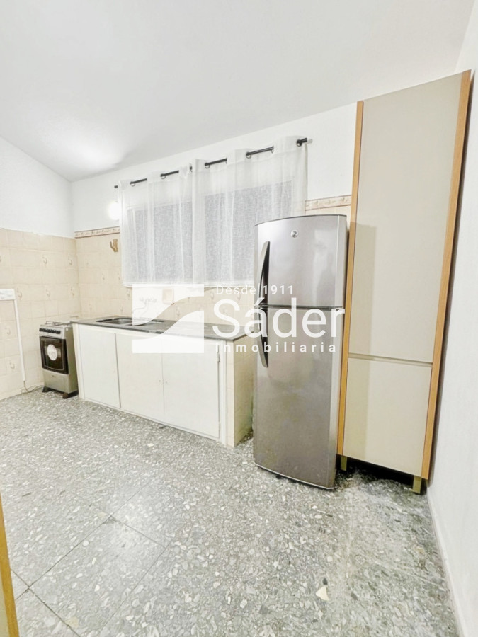 Casa ID.3730 - Alquiler Casa en Pinares 3 dormitorios y servicio. Parada 32