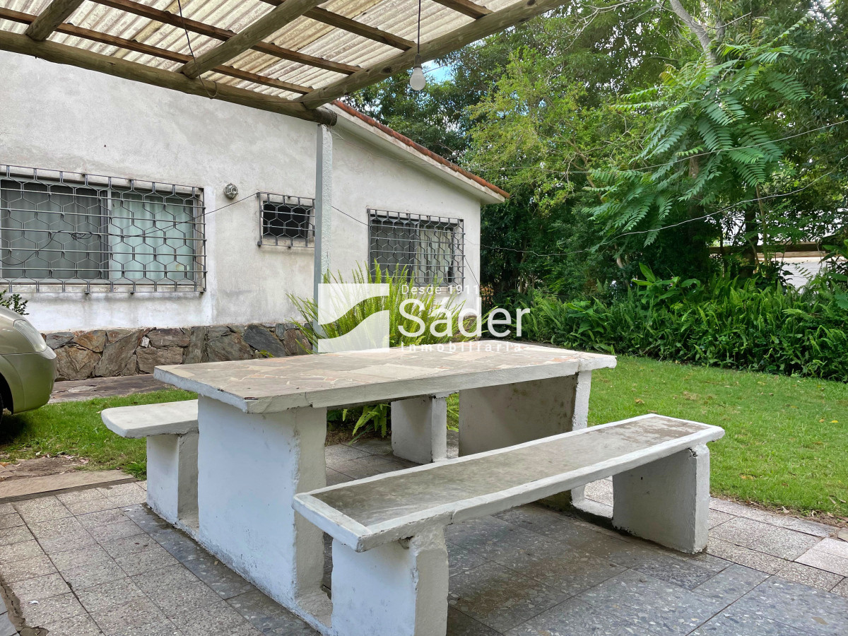 Casa ID.3730 - Alquiler Casa en Pinares 3 dormitorios y servicio. Parada 32