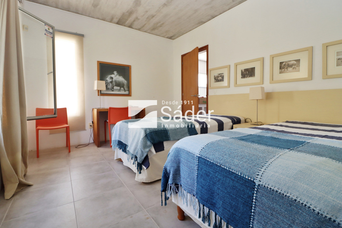 Casa ID.4437 - Casa moderna en Rincón del indio, con Piscina. 4 dorm. 