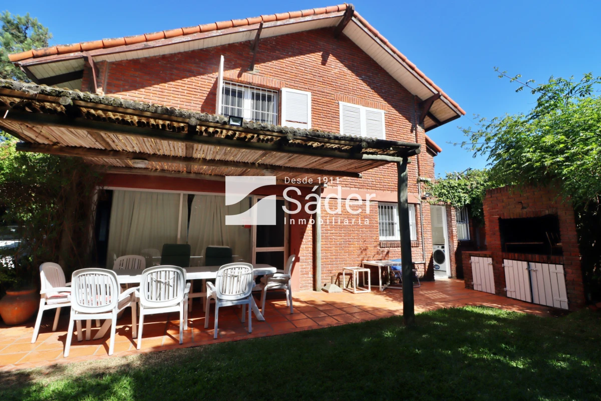 Casa ID.4546 - Casa en alquiler anual. Pinares a metros del mar