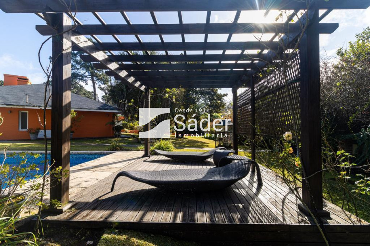 Casa ID.4412 - Casa con piscina en zona Cantegril.