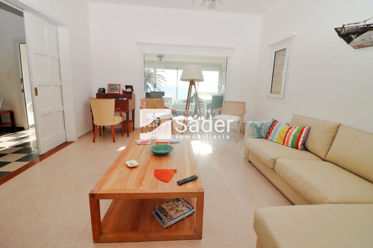 Casa ID.4364 - Casa en peninsula, primera linea frente al mar