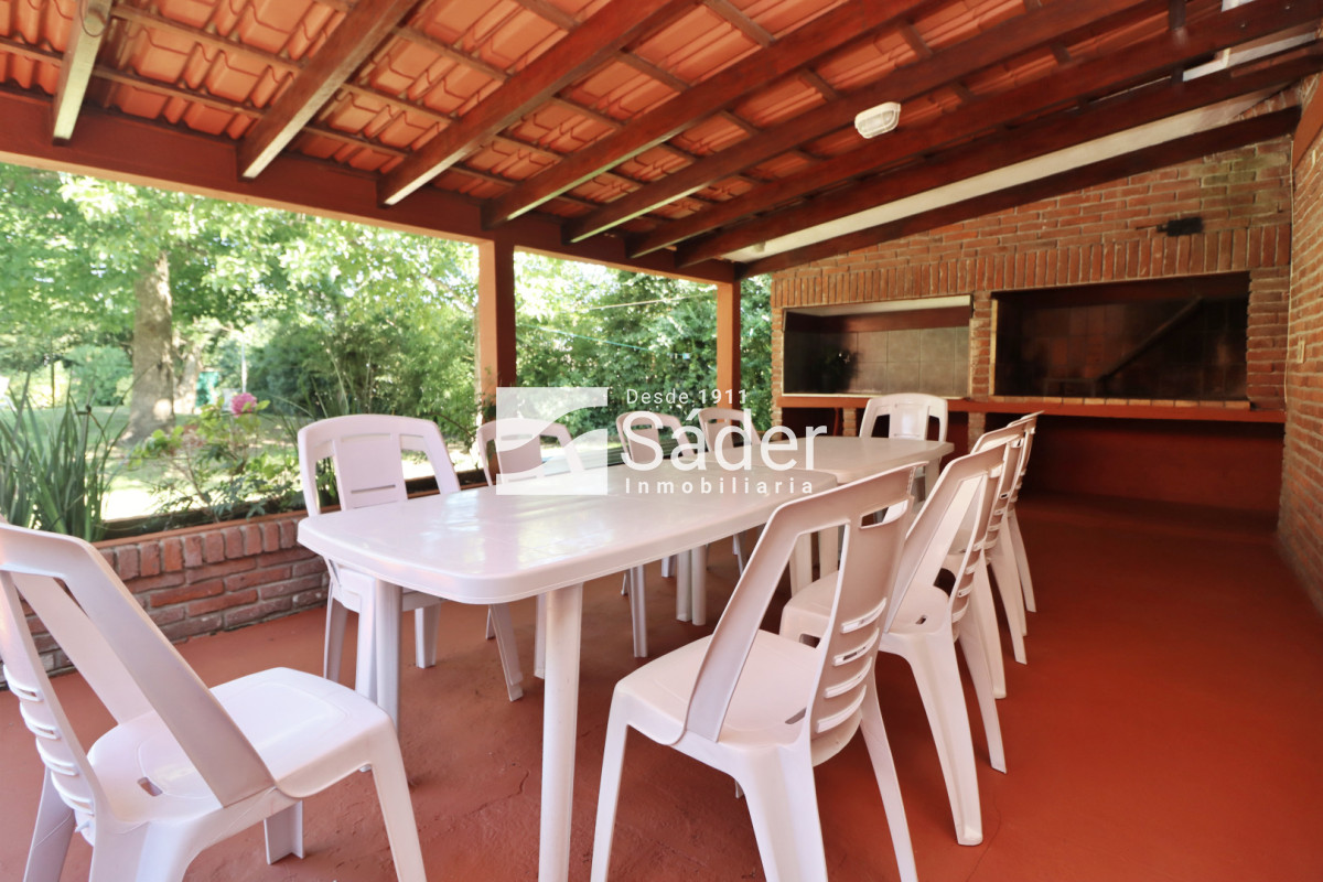 Casa ID.4624 - Hermoso Chalet en venta barrio Marly excelente entorno