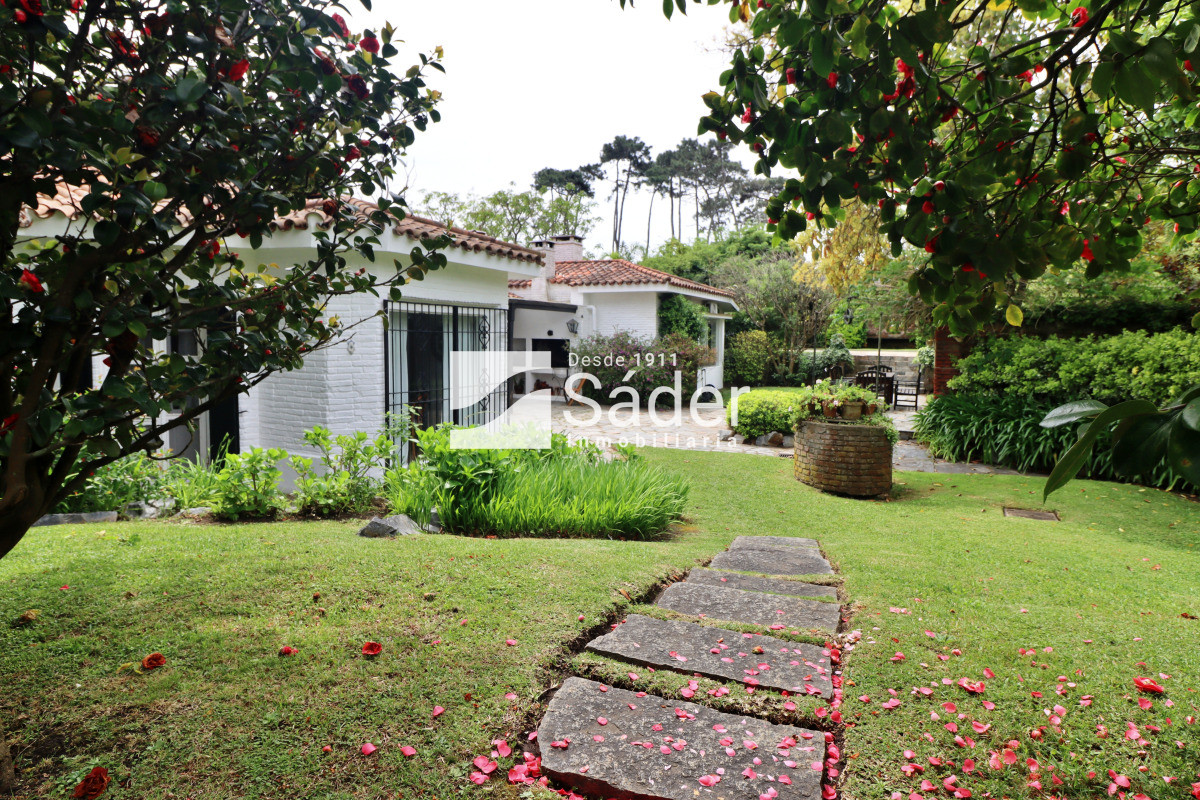 Casa ID.4465 - Casa en la mansa. 4 dormitorios, con piscina 