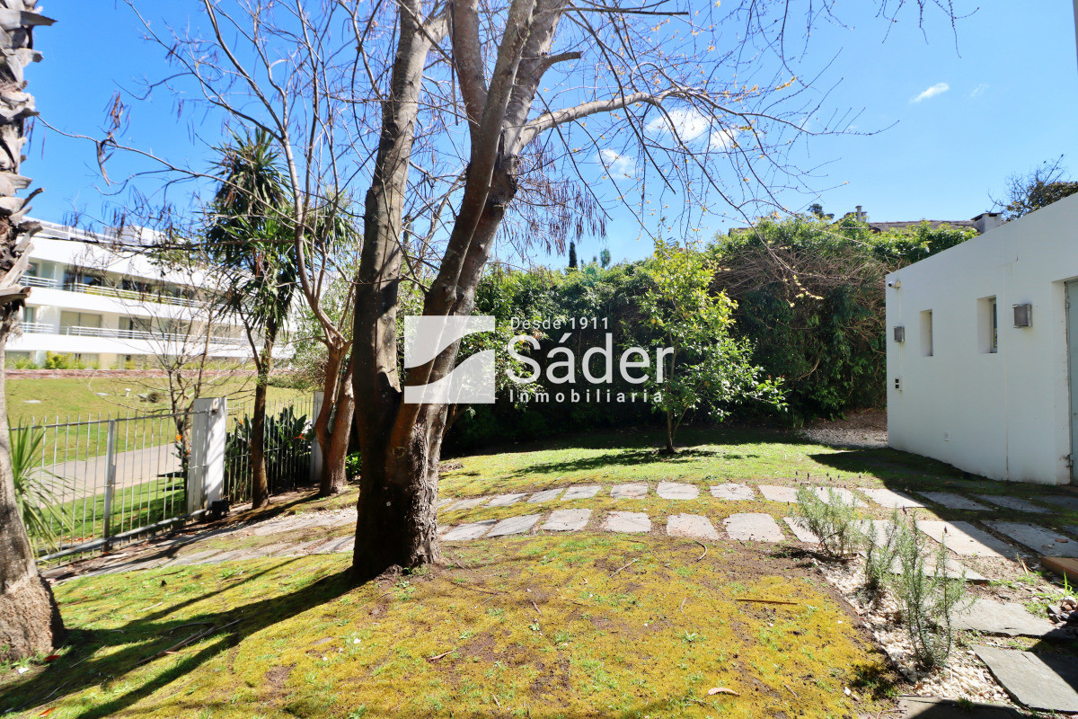 Casa ID.4437 - Casa moderna en Rincón del indio, con Piscina. 4 dorm. 