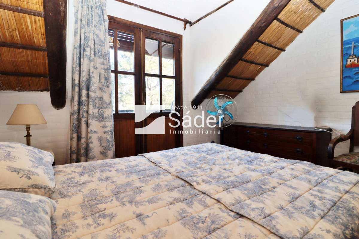 Casa ID.4192 - Chalet estilo tradicional en Pinares con gran terreno y vistas al mar