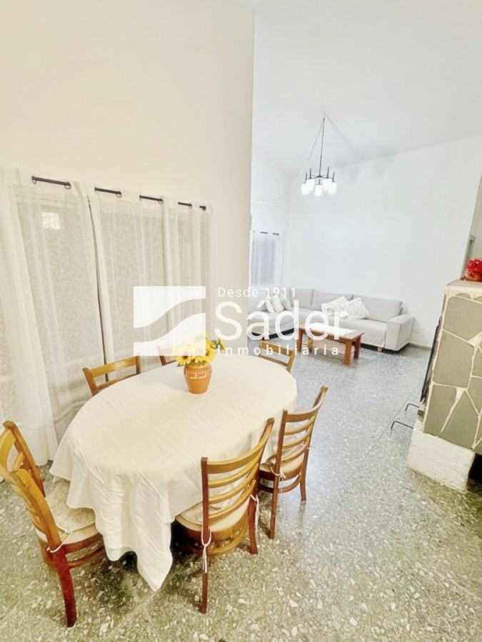 Casa ID.3730 - Alquiler Casa en Pinares 3 dormitorios y servicio. Parada 32