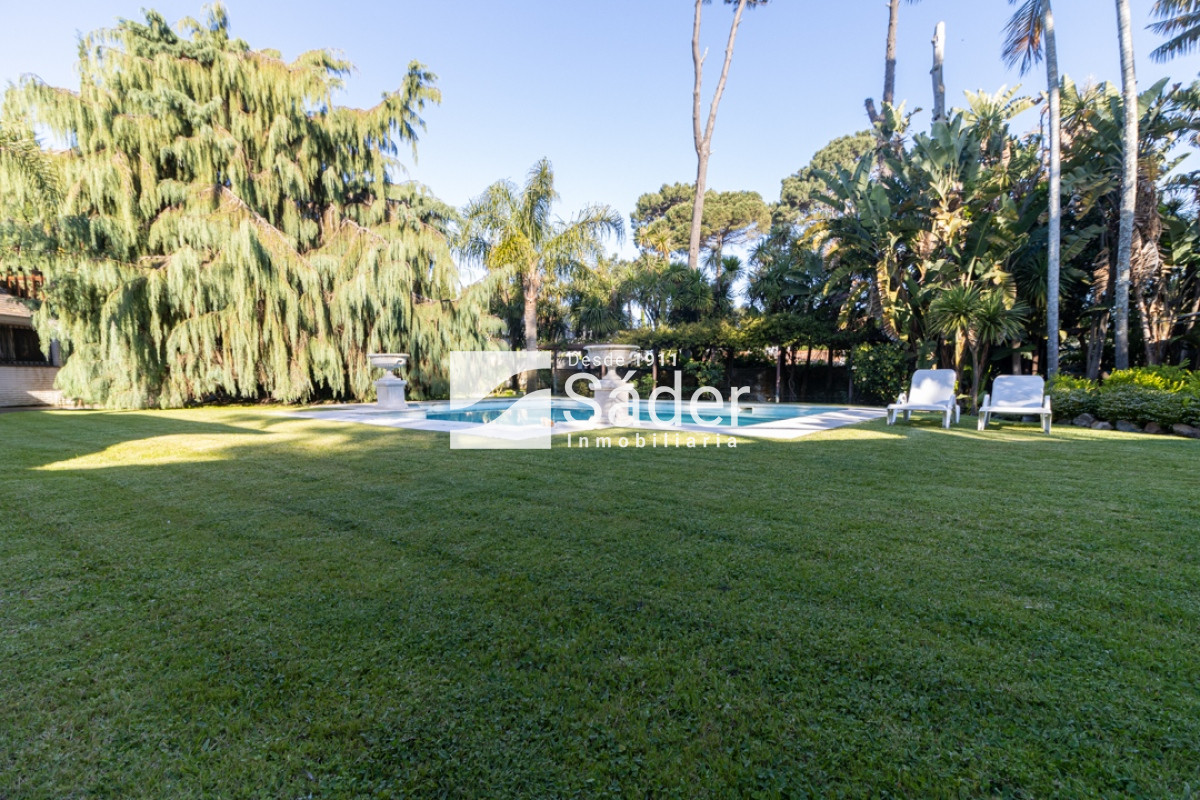 Casa ID.2289 - Casa en venta Playa Mansa 5 dormitorios 