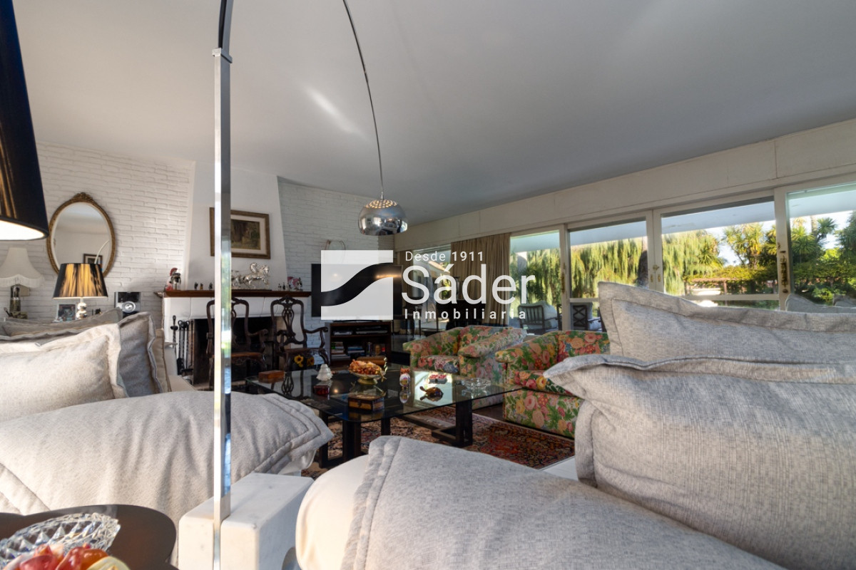 Casa ID.2289 - Casa en venta Playa Mansa 5 dormitorios 