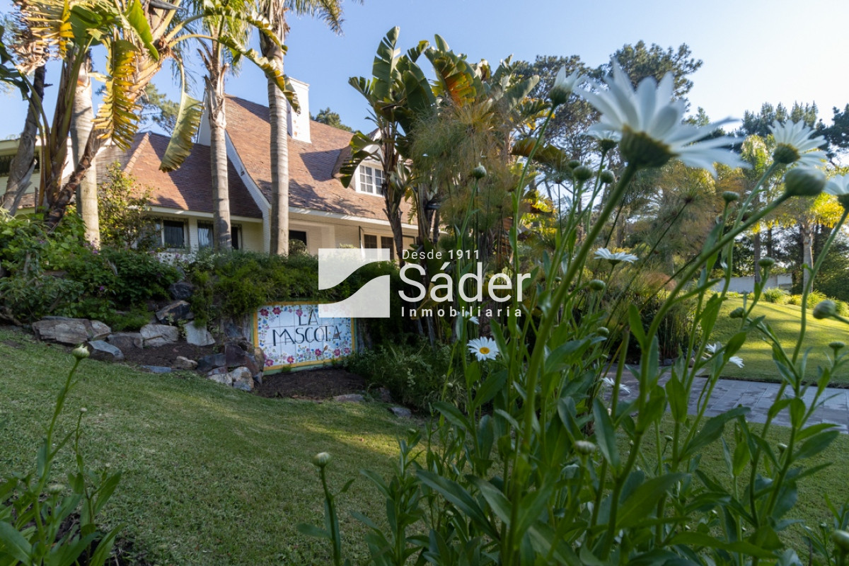 Casa ID.2289 - Casa en venta Playa Mansa 5 dormitorios 