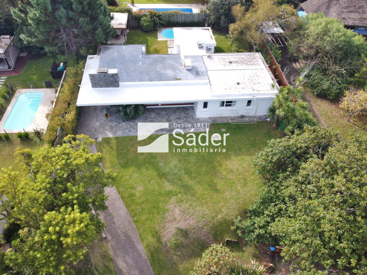 Casa ID.4973 - Excelente casa en Pinares. 3 suites, piscina y parrillero 