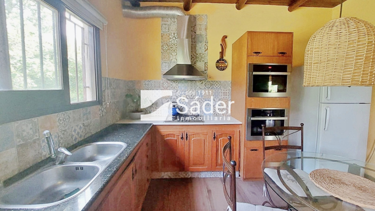 Casa ID.4758 - Casa en Alquiler 3 dormtiorios. Barrio Marly con Jardín y Piscina