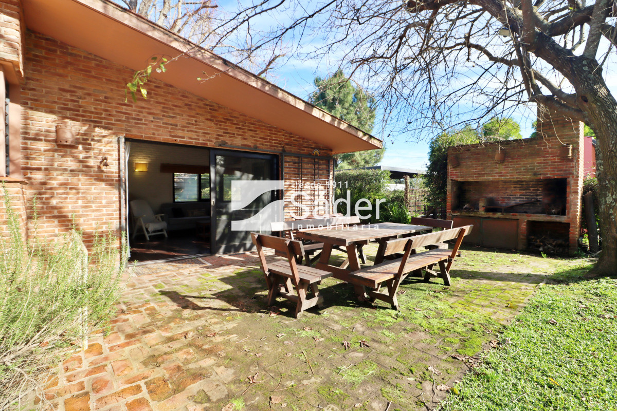 Casa ID.4200 - Casa en alquiler. 3 dormitorios. Pinares