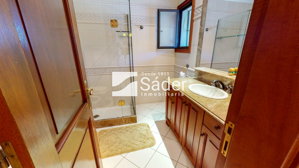 Casa ID.759 - Casa en venta y alquiler Playa Mansa 5 dormitorios