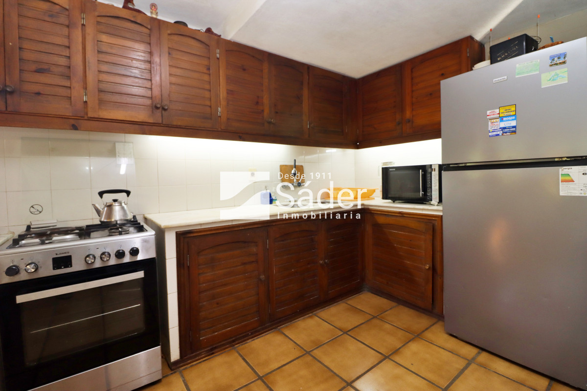 Casa ID.4192 - Chalet estilo tradicional en Pinares con gran terreno y vistas al mar