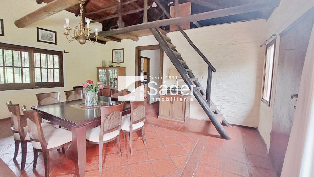 Casa ID.4758 - Casa en Alquiler 3 dormtiorios. Barrio Marly con Jardín y Piscina