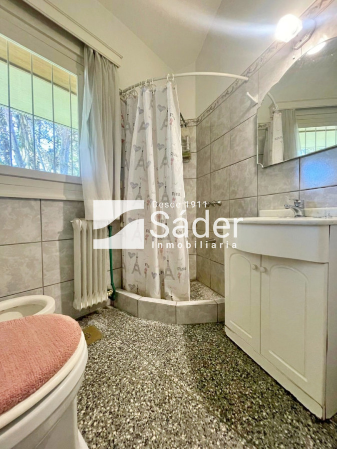 Casa ID.4517 - Espectacular casa en venta en Playa Mansa estilo clásico buena categoría