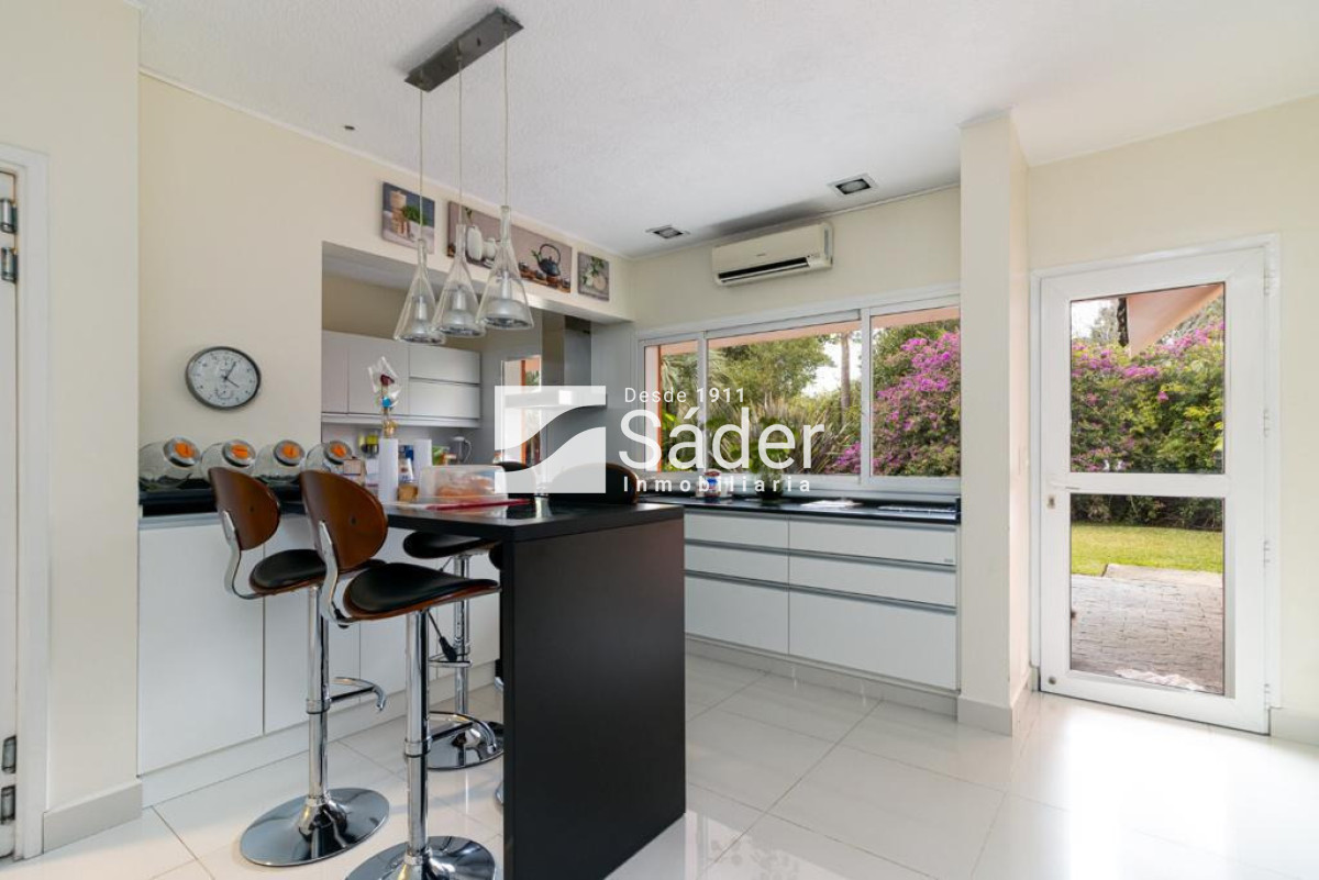 Casa ID.4412 - Casa con piscina en zona Cantegril.