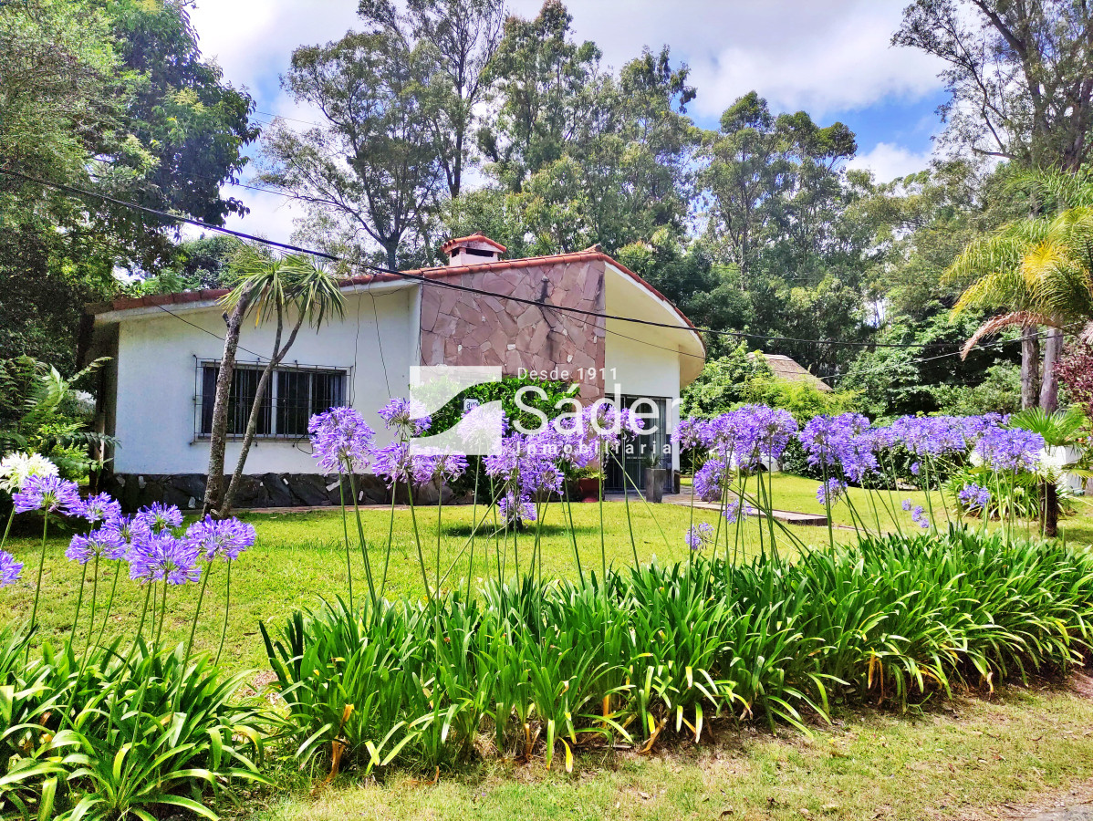 Casa ID.3730 - Alquiler Casa en Pinares 3 dormitorios y servicio. Parada 32