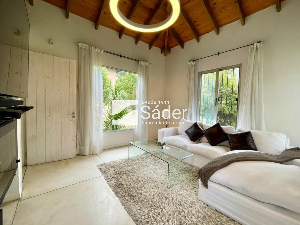 Casa ID.4604 - Casa en Rincón del Indio, alquiler y venta. 3 Suites, Amplio Jardín, Piscina y Parrillero 