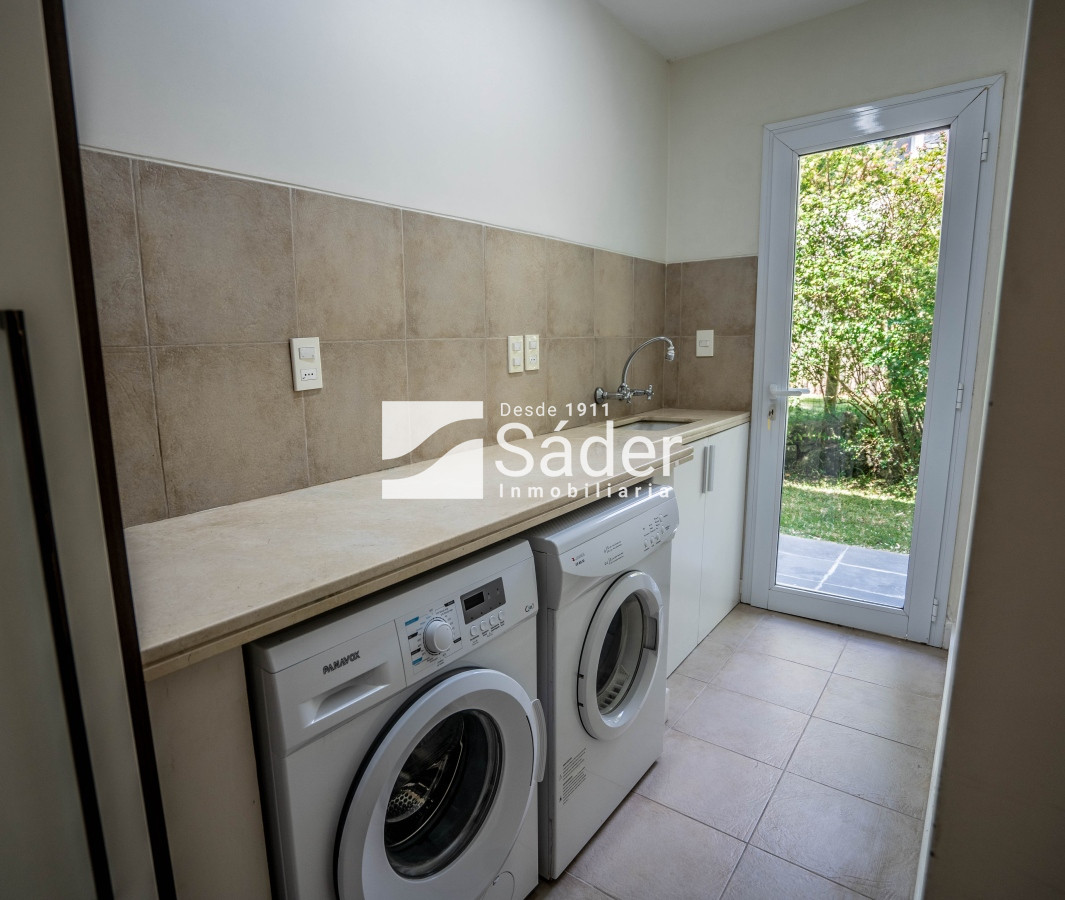 Casa ID.3452 - Elegante Casa con Piscina en Playa Mansa