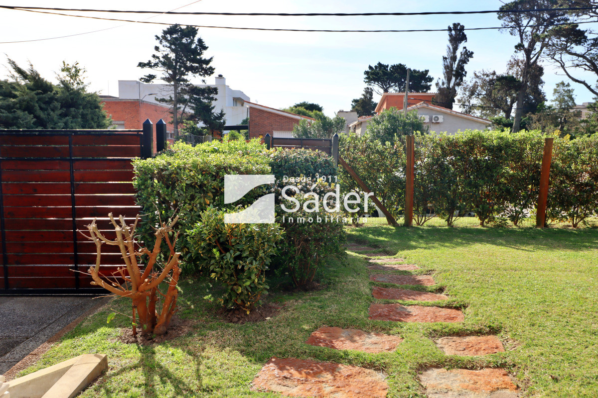 Casa ID.4330 - Casa en playa mansa. 4 dorm. 