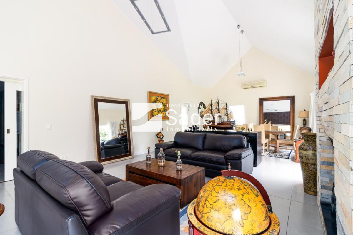 Casa ID.4412 - Casa con piscina en zona Cantegril.