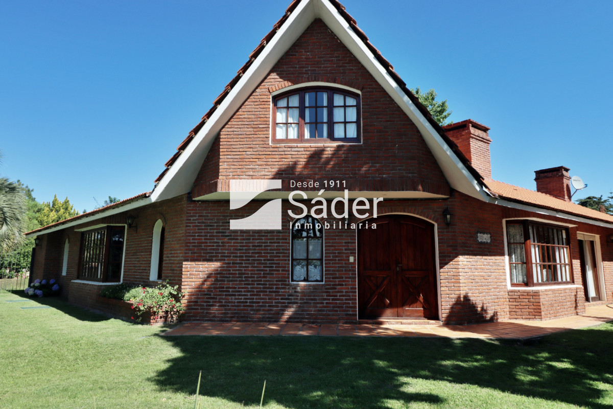 Casa ID.4624 - Hermoso Chalet en venta barrio Marly excelente entorno