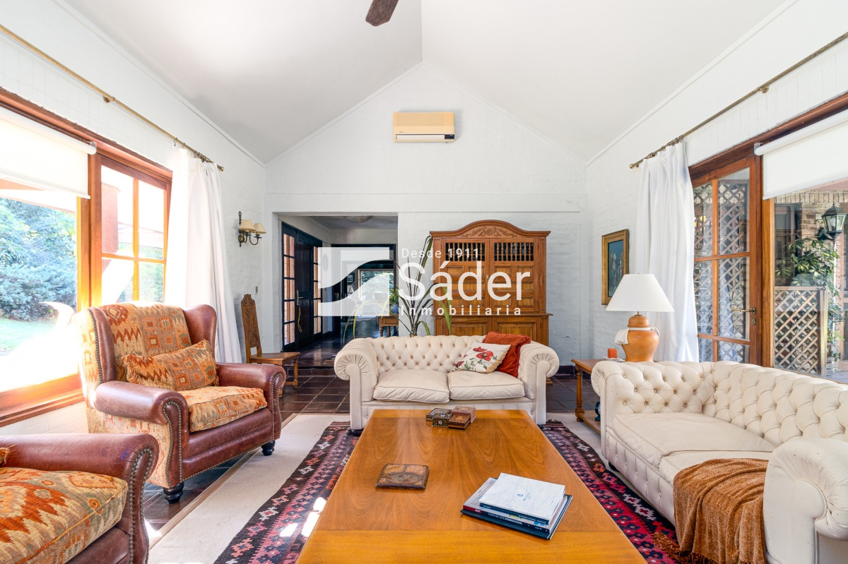 Casa ID.2888 - Casa en venta Lugano 5 dormitorios 