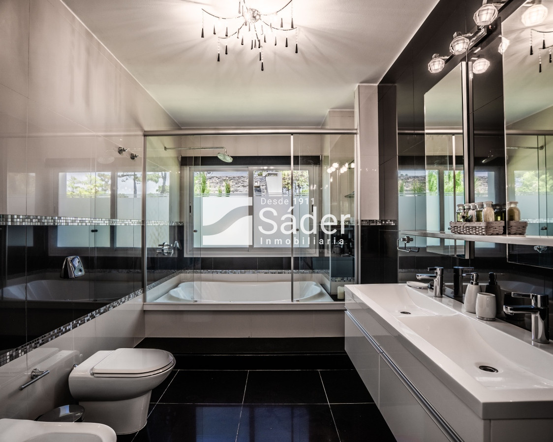 Casa ID.3452 - Elegante Casa con Piscina en Playa Mansa