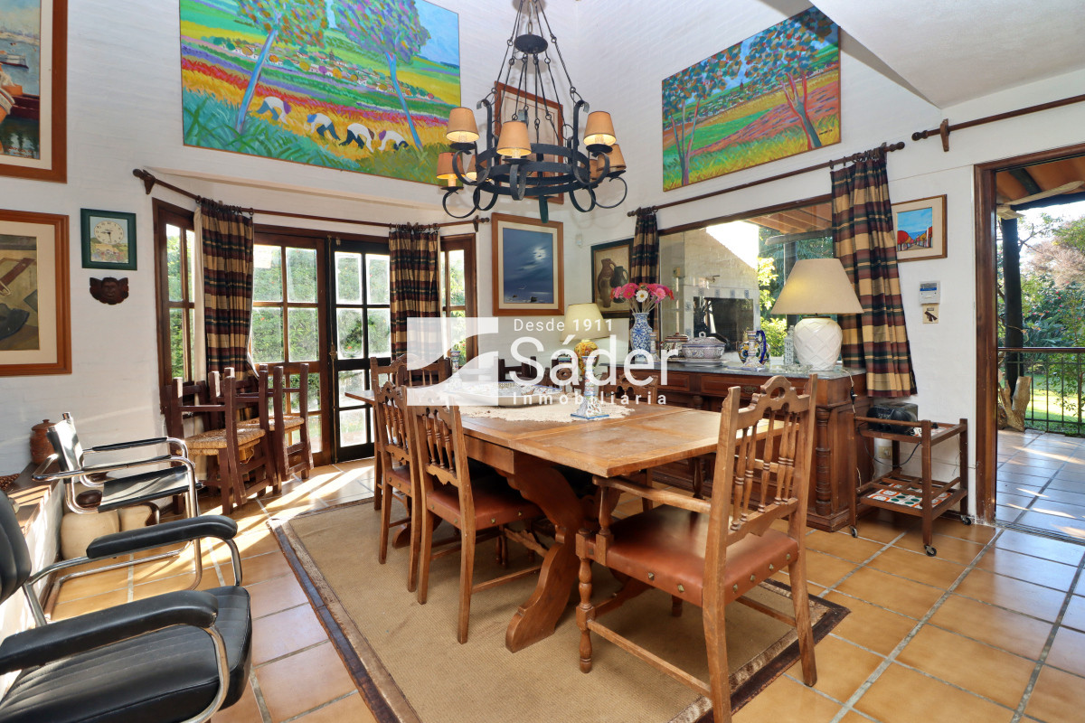 Casa ID.4192 - Chalet estilo tradicional en Pinares con gran terreno y vistas al mar