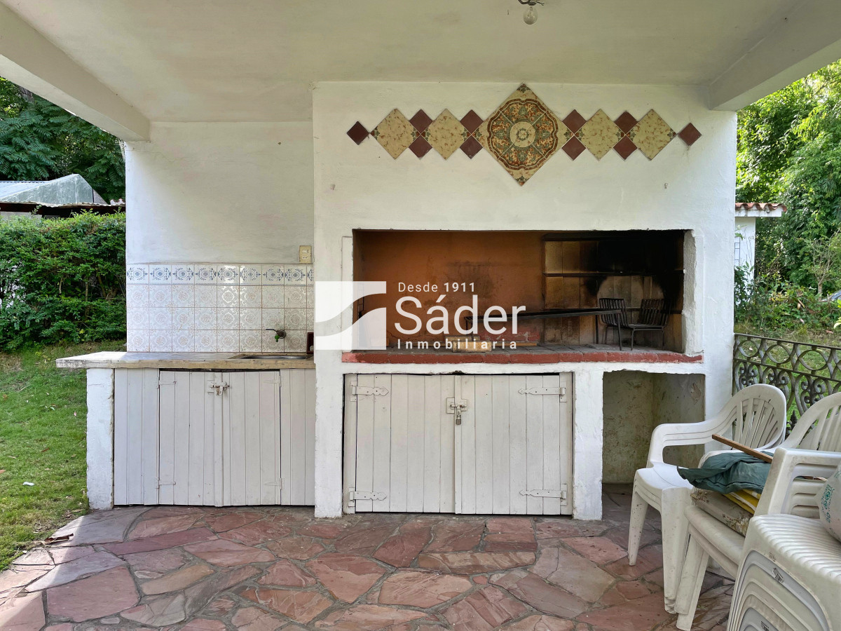 Casa ID.3730 - Alquiler Casa en Pinares 3 dormitorios y servicio. Parada 32