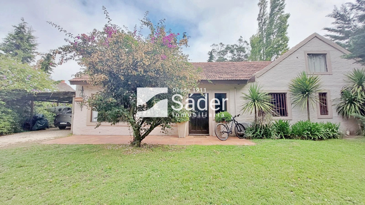 Casa ID.4758 - Casa en Alquiler 3 dormtiorios. Barrio Marly con Jardín y Piscina