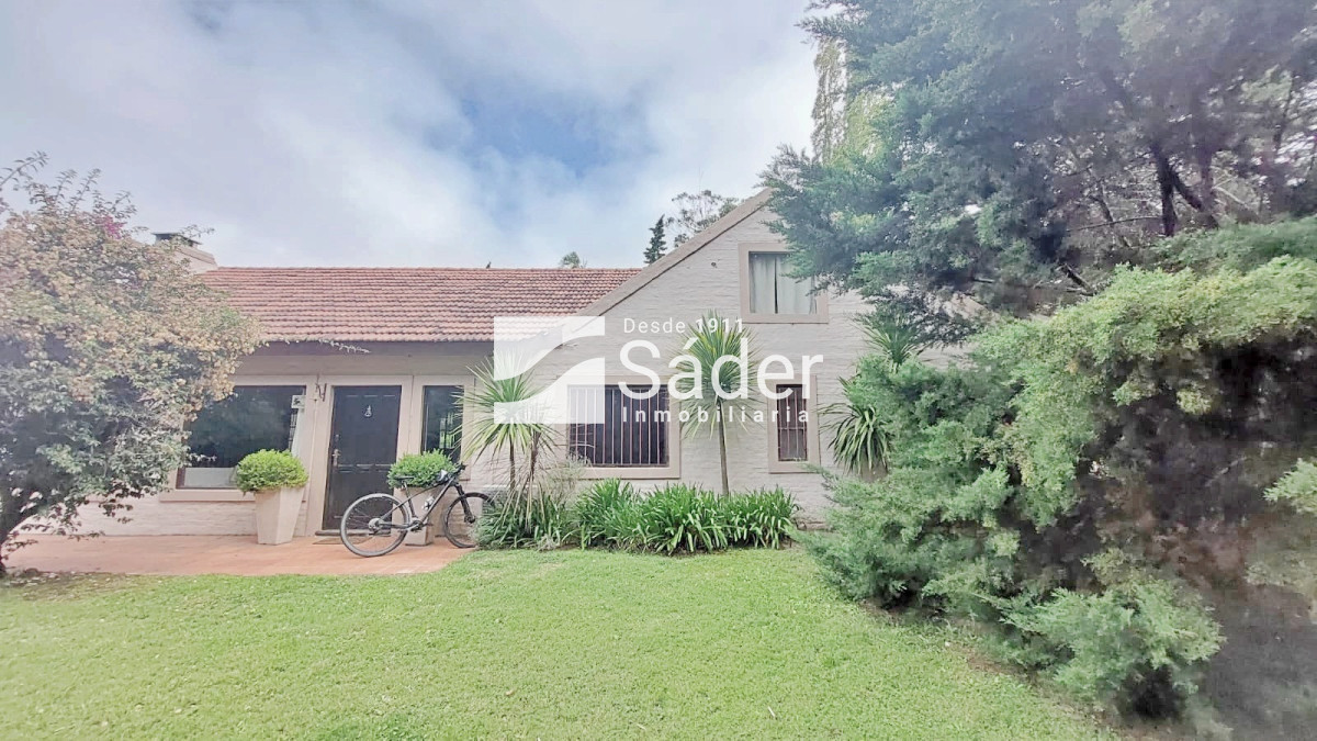 Casa ID.4758 - Casa en Alquiler 3 dormtiorios. Barrio Marly con Jardín y Piscina