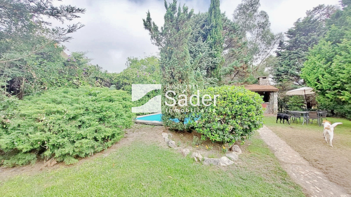 Casa ID.4758 - Casa en Alquiler 3 dormtiorios. Barrio Marly con Jardín y Piscina