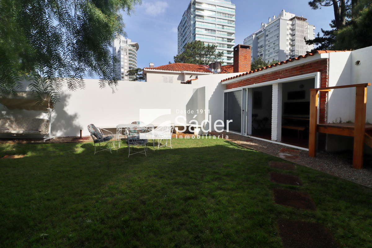 Casa ID.4330 - Casa en playa mansa. 4 dorm. 