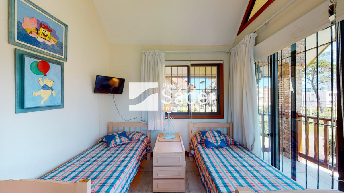Casa ID.759 - Casa en venta y alquiler Playa Mansa 5 dormitorios