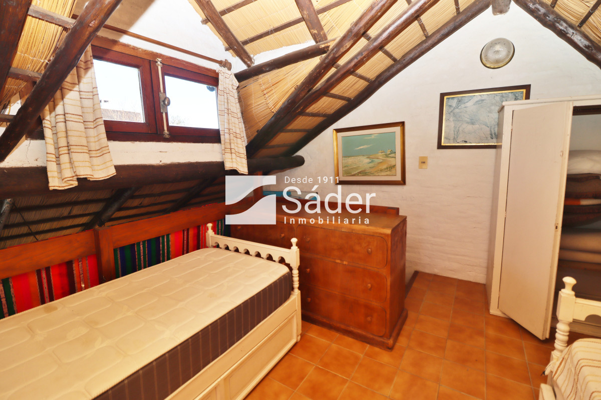 Casa ID.4192 - Chalet estilo tradicional en Pinares con gran terreno y vistas al mar